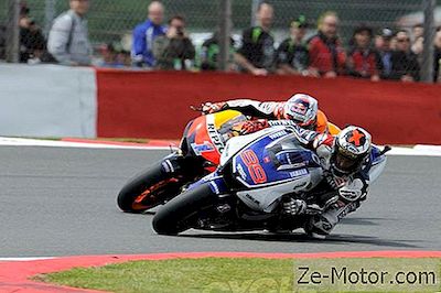 Jorge Lorenzo Attend, Pousse, Gagne À Silverstone