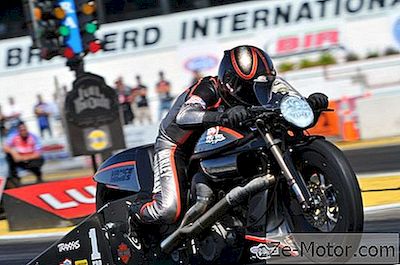 Nhra: Echipa Harley-Davidson Vizitează Trupele Din Orientul Mijlociu